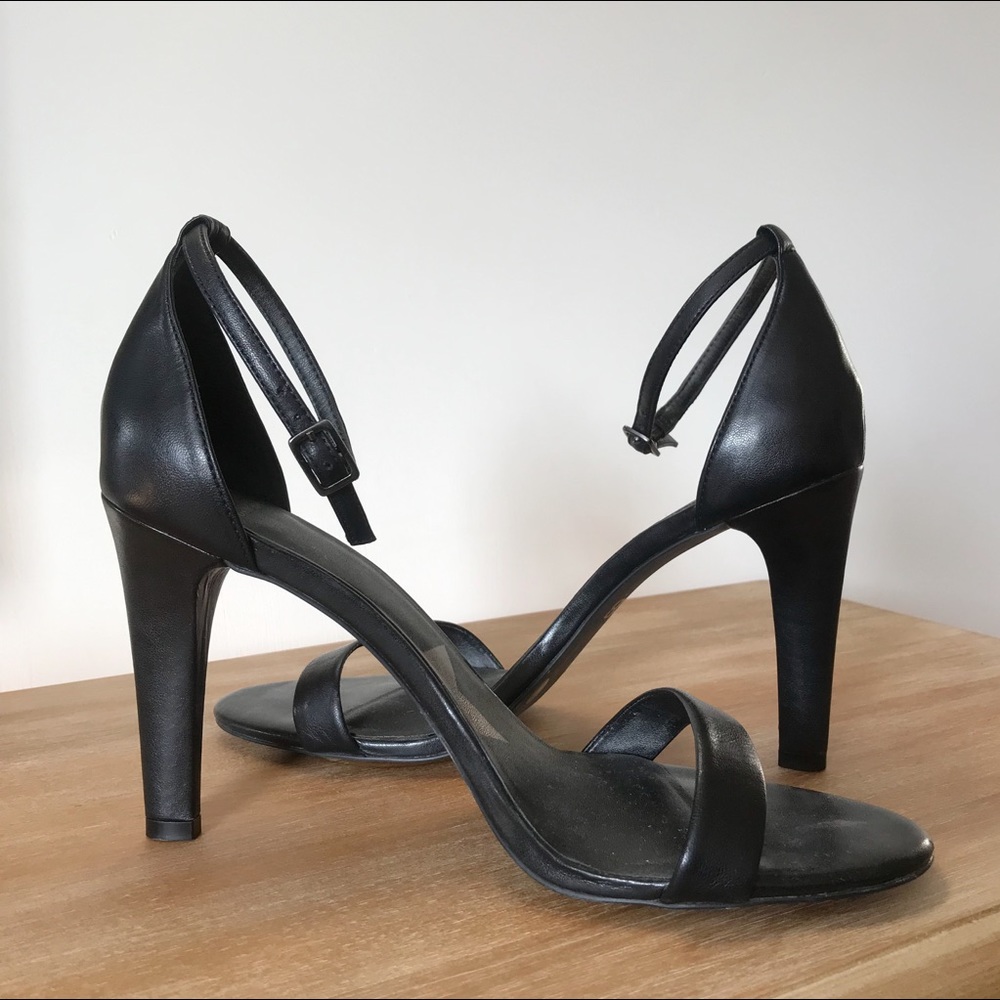 Giani Bini Black Strappy Heels